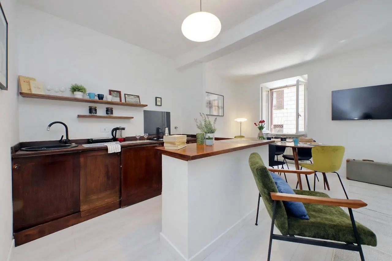 Monti Spacious Apartment 2 Rome Italië