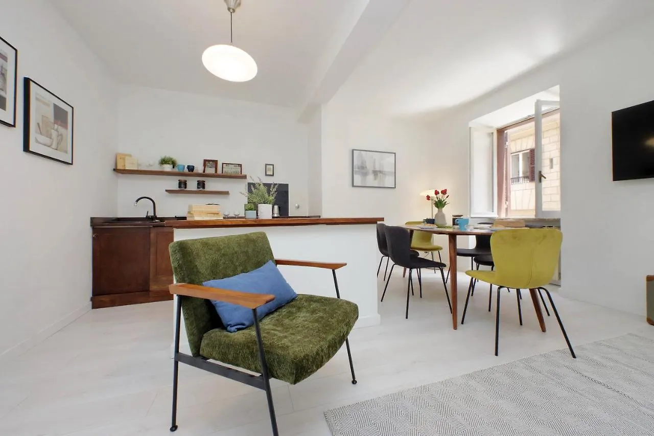 Monti Spacious Apartment 2 Rome