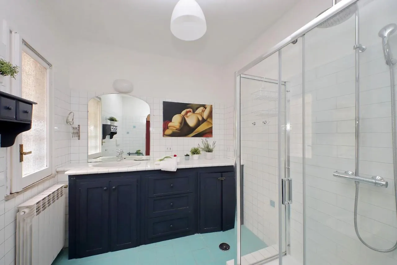 Monti Spacious Apartment 2 Rome